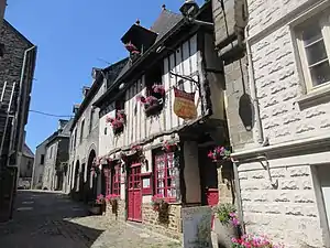 4 rue Ceinte : Maison du xve siècle.