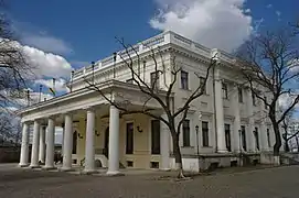 Le bâtiment principal,