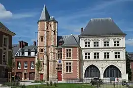 Logis du Roy  Inscrit MH (1926) et Maison du Sagittaire  Classé MH (1941) (XVIe siècle).