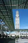 La tour Perret vue du parvis de la gare du Nord.