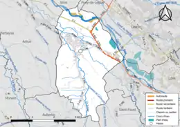 Carte en couleur présentant le réseau hydrographique de la commune