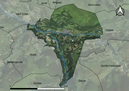 Photo aérienne en couleurs de la commune.