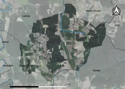 Photo aérienne en couleurs de la commune.