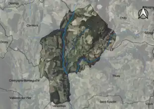 Photo aérienne en couleurs de la commune.