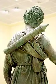 Carquois et coiffure à tresses de l'Artémis B.