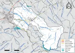 Carte en couleur présentant le réseau hydrographique de la commune