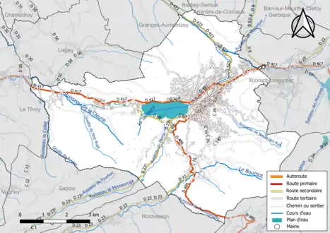 Carte en couleur présentant le réseau hydrographique de la commune