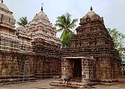 Le Temple de Golingesvara à Biccavolu, dans la région de Kakinada. Bâti au IXe siècle, son architecture est syncrétique des influences Chola, Kalinga et Chalukya.