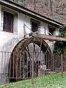 La roue du moulin restaurée.