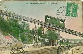 Le viaduc comportait douze travées, dont la plus longue, de 22 m, franchissait les voies ferrées de la ligne des Coteaux.
