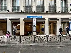 Accès par la rue du Havre.