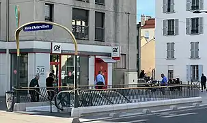 Une des entrées le long de l'avenue Victor-Hugo.