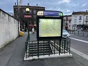 Un des deux accès de la station.