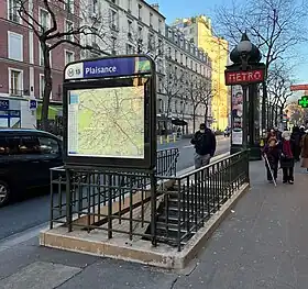 Une des sorties rue d'Alésia (sortie 2).