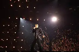 Adam Woods interprétant Supernatural.