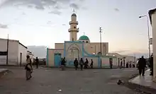 Lieu de culte musulman blanc et bleu.