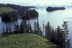 La côte de l'île Afognak