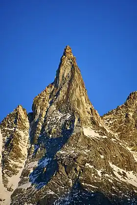 L'aiguille de la Tsa vue depuis Arolla.