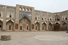 Vue sur la cour de la médersa Alla Kouli Khan.