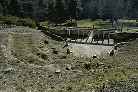 Vue sud-est du sommet de la cavea du théâtre.