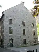 Cheminée disposée en chicane