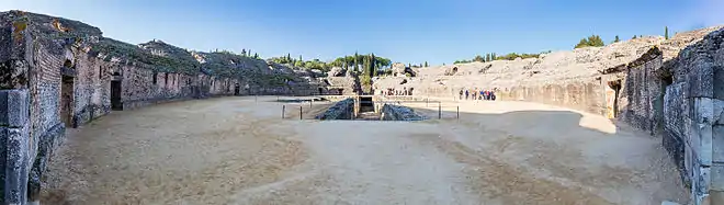 Panorama de l'intérieur de l'arène de l'amphithéâtre.