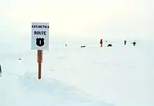 Panneau routier en Antarctique.