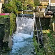 Saut au barrage de la centrale électrique d'Arbois.