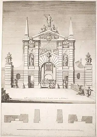 La porte de 1660, élargie avec son décor renouvelé, mais conservant les H de Henri III. On aperçoit au fond la veille porte médiévale.