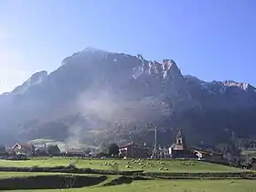 Quartier de Arratzola avec l'Anboto