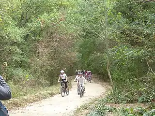 Groupe d'enfants à l'inauguration à Bonnelles.