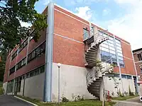 Bâtiment Athenaeum (A), bâti en 1976.