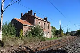 Ancienne gare d'Aubenton côté voies en 2022.