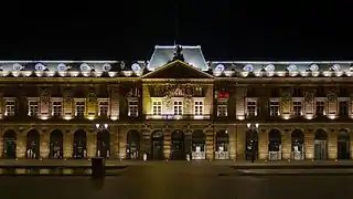 L'Aubette de nuit : moyenne de photos 1/30 1/10 1/4 1/2 2s.