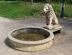 Entrée de l'ancien Parc des félins, dans le château.