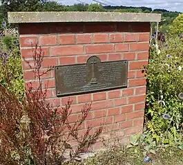 Stèle hommage aux soldats britanniques qui ont combattu à Authuille en juillet 1916.
