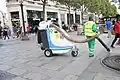 Balayeurs, avenue des Champs-Elysées.