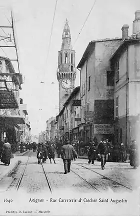 Passage rue Carreterie au niveau du clocher des Augustins. On voit nettement une zone de doublement de la ligne (ligne 5).