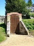 L'entrée de la glacière de gauche, à l'est du village d'Avilly.