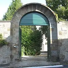 Portail d'accès à la cour