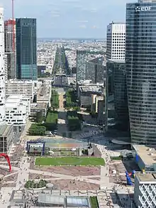 Axe historique vu de la Grande Arche de la Défense.