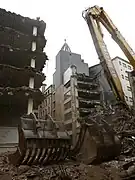 Plusieurs structures masquent encore la tour « presse-citron ».