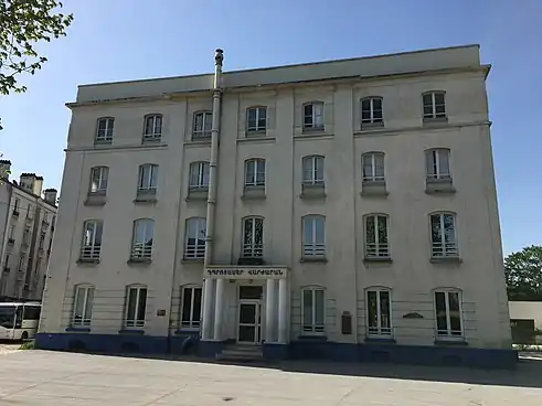 Bâtiment principal de l'école Tebrotzassère.