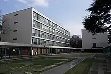 Les bâtiments Curie (à gauche) et Descartes (à droite).