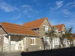 Des habitations groupées par cinq.