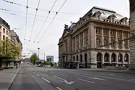 La place Saint-François et l'avenue Benjamin-Constant qui monte au second plan en direction de Saint-Pierre.