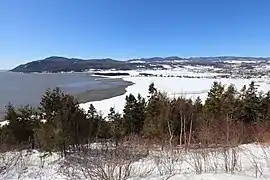 Vue sur la baie Saint-Paul depuis le belvédère de la route 362.