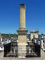 Le monument aux morts au cimetière (mai 2009)