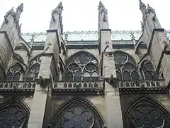 Vue latérale de la basilique.