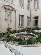 Fontaine dans la deuxième cour intérieure du palais.
